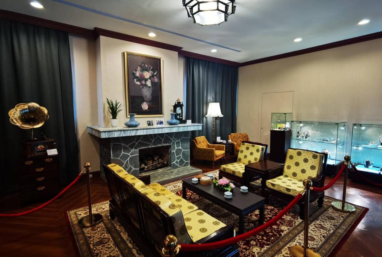 The Grand Hotel Taipei Exterior photo The living room of the villa