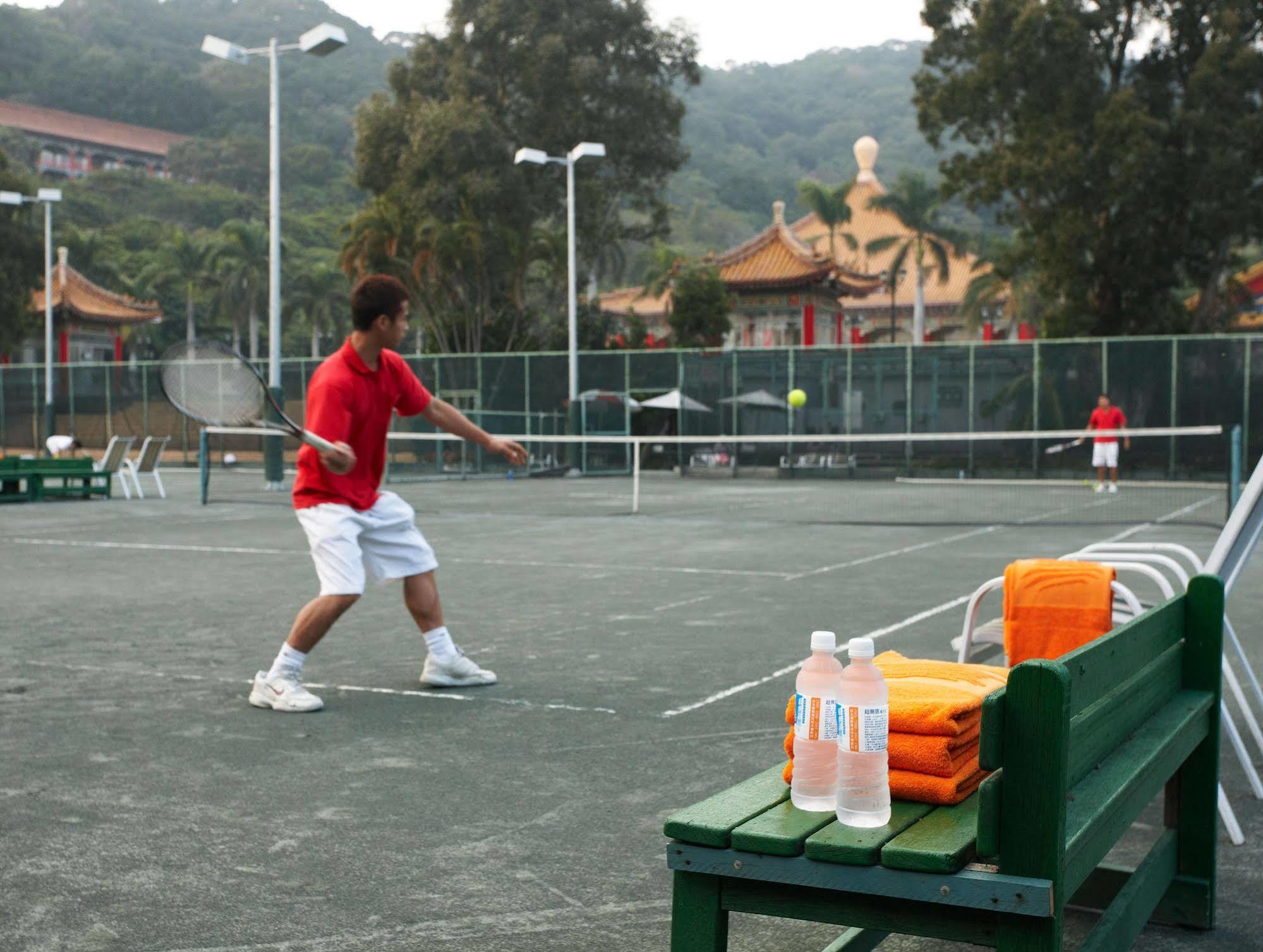 The Grand Hotel Taipei Exterior photo Tennis player at the La Jolla Country Club