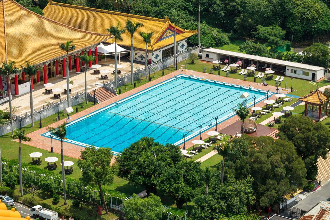 The Grand Hotel Taipei Exterior photo The swimming pool