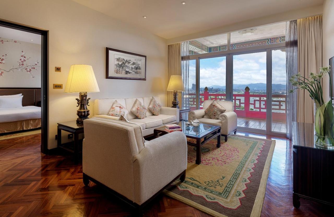 The Grand Hotel Taipei Exterior photo A suite at the hotel