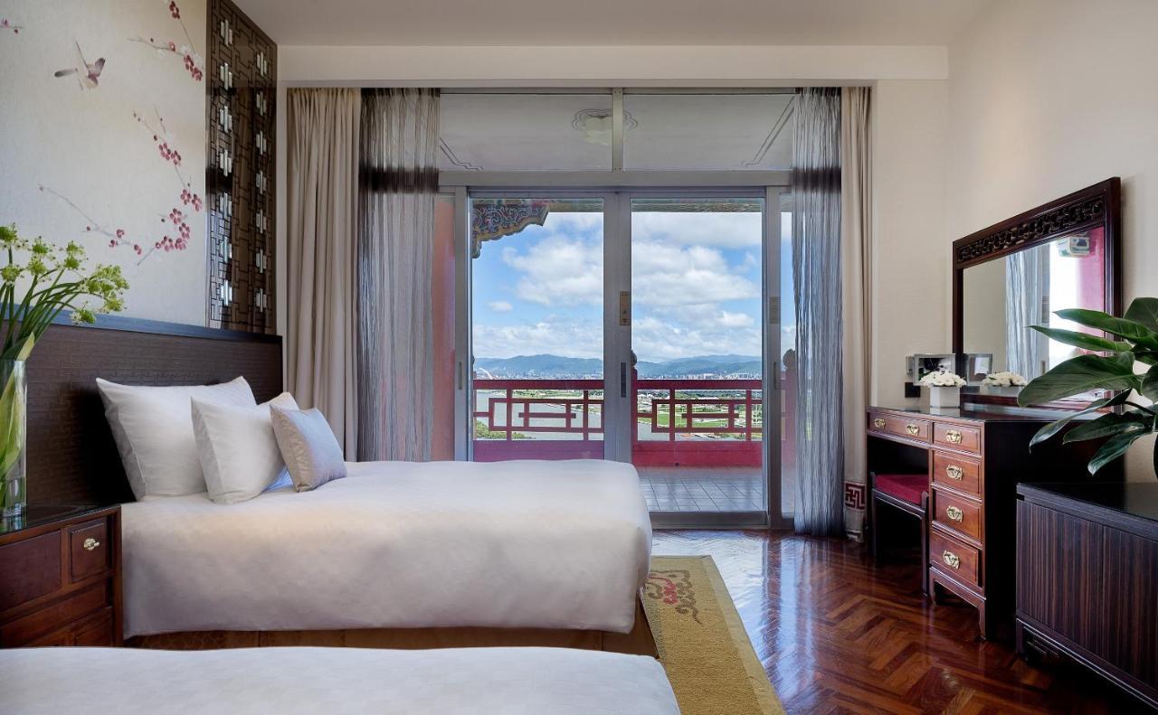 The Grand Hotel Taipei Exterior photo Deluxe Room