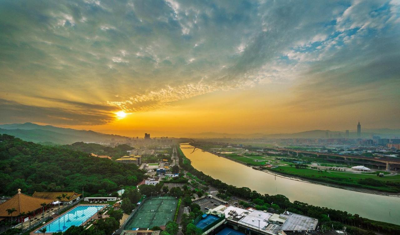 The Grand Hotel Taipei Exterior photo Sunset over the river