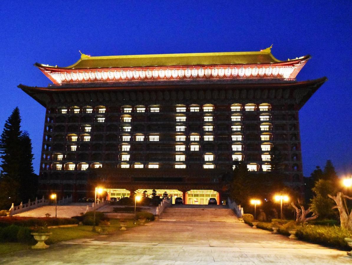 The Grand Hotel Taipei Exterior photo The National Library of China